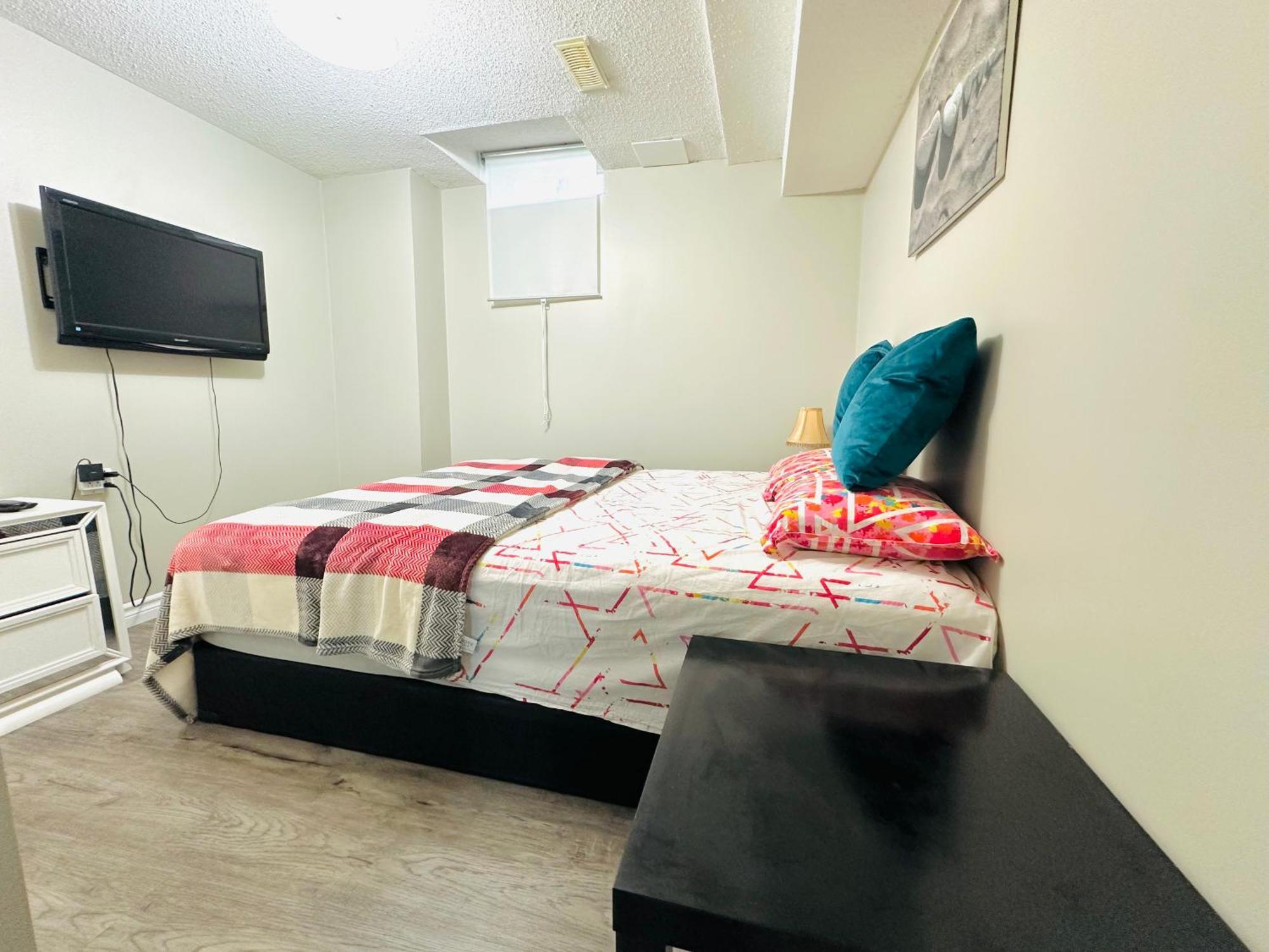 Luxury Homestay In Mississauga Near Square One Mall & Pearson Airport Экстерьер фото